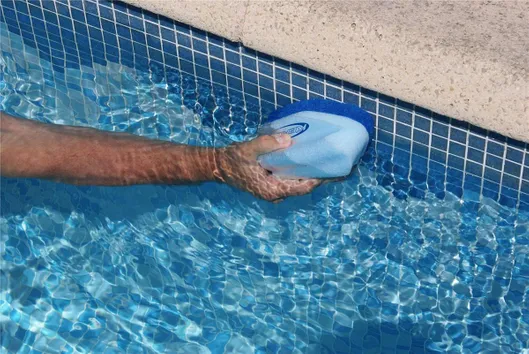 Comment nettoyer la ligne d´eau de votre piscine ?